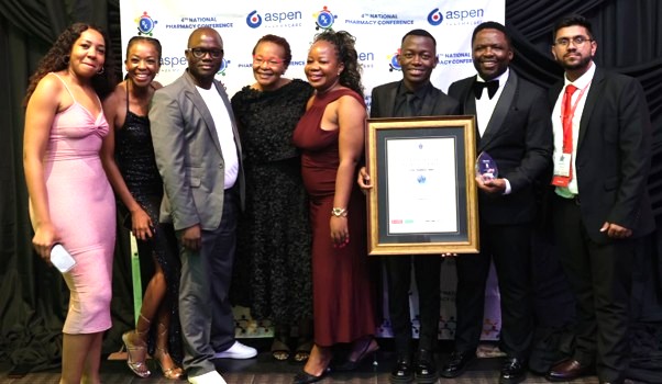 SMU student honoured with National Young Pioneer Award (2)